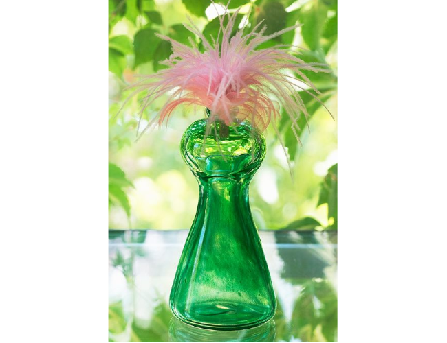 Flacon Silhouette vert avec bouchon à plumes roses
